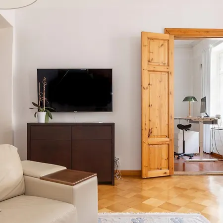 Apartment Charming Flat In Design District Helsinki
